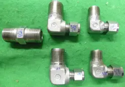 LOT 5 (FIVE) PCS. SWAGELOK 316 SS 90 ELBOW ½ NPT, 3/8 NPT 3/8 TUBE HR SEE TEXT