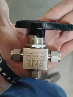 SWAGELOK SS-44XS6 1-PIECE 40 SERIES 3/8