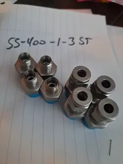 LOT OF 8 SWAGELOK SS-400-1-3ST STAINLESS STEEL  FITTING