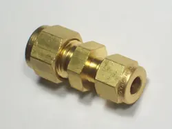 1- SWAGELOK BRASS REDUCING UNION,  3/8