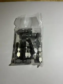 (12) SWAGELOK SS-400-6 FITTINGS 1/4” UNIONS 