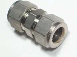 1 - SWAGELOK STAINLESS STEEL UNION FITTING, 5/8
