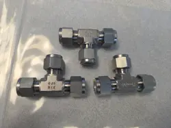 SWAGELOK TUBE UNION TEE 3/8 IN. X 3/8 IN. X 3/8 IN. TUBE OD  (SS-600-3 LOT OF 3)