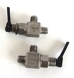 LOT 2 SWAGELOK WHITEY SS-1GS4 STAINLESS STEEL TOGGLE VALVE 1/4