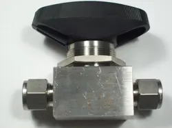 1- SWAGELOK STAINLESS STEEL 40 SERIES BALL VALVE, 1/2