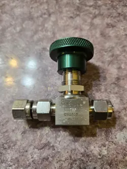 SWAGELOK SS-4H STAINLESS STEEL VALVE 