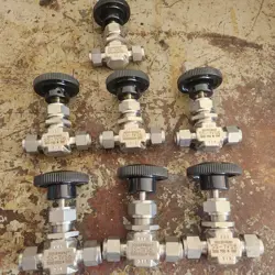  7 SWAGELOK SS-1VS6 NEEDLE VALVE 3/8” TUBING VEE STEM STAINLESS STEEL.