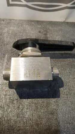 NEW SWAGELOK SS-45S8 BALL VALVE GHA-139