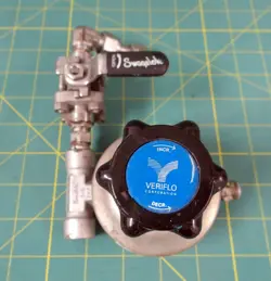PARKER VERIFLO REGULATOR NPR1003P W/SWAGELOK FITTINGS AND BALL VALVE