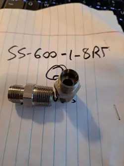 LOT OF 2 SS-600-1-8RT SWAGELOK FITTING STAINLESS STEEL