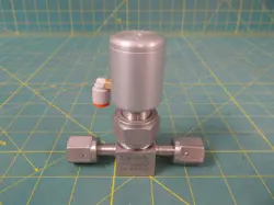 SWAGELOK SS-BNV51-C STAINLESS STEEL HIGH-PURITY BELLOWS-SEALED VALVE   1/4