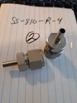 LOT OF 2 SS-810-R-4 SWAGELOK FITTING STAINLESS STEEL
