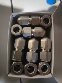 1  BOX OF 10 SWAGELOK STAINLESS ELBOW FITTING1/2