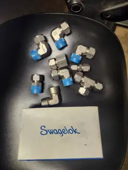 SMALL SWAGELOK LOT