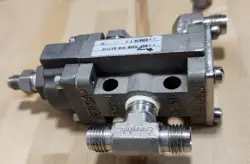 VERSA BSP-3308-316-S17712 PNEUMATIC DIRECTIONAL VALVE W/ SWAGELOK FITTINGS