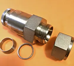 SS-QTM8-D-1210 SWAGELOK SST QUICK CONNECT STEM W/VALVE, 3/4