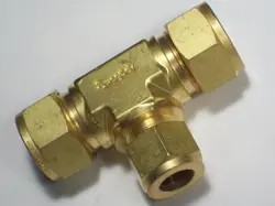 1 - SWAGELOK BRASS REDUCING UNION TEE, 3/4