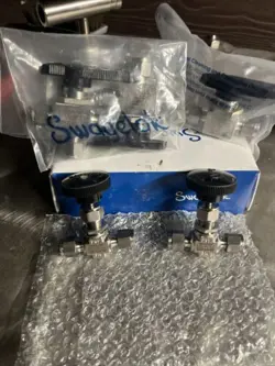 ??LOT OF SWAGELOK