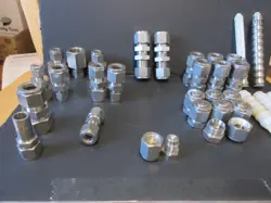 LOT X 74 SWAGELOK SS COMPRESSION FITTINGS 5/8