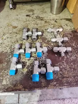 TUBE FITTINGS. LOT