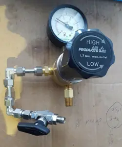 AIR PRODUCTS LR3001/2 W/ PARKER LJ2 TFH VALVE W/ GUAGE AND SWAGELOK FITTINGS  (B