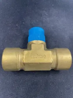 1 - SWAGELOK BRASS PIPE BRANCH TEE FITTING, 1/2