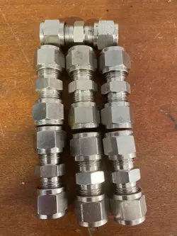 7X GYROLOK STAINLESS STEEL UNION FITTING, 3/8