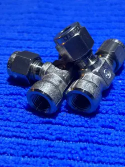LOT OF 2 SWAGE SS-410-3-2-TFT FEMALE RUN TEES 1/4