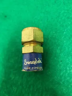 CONNECTOR FITTING 1/2
