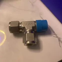 SWAGELOK SS-810-3-8TMT STAINLESS STEEL TEE FITTING 1/2