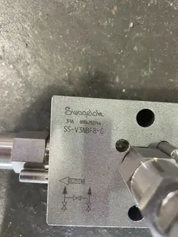 SWAGELOK SS-V3NBF8-G 3-VALVE