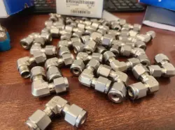 SS-400-1-2 MALE CONNECTOR