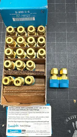 2 NEW SWAGELOK MALE CONNECTOR B-400-1-6 BRASS 1/4