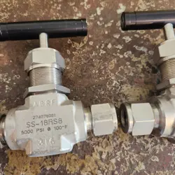 2- SWAGELOK STAINLESS STEEL INTEGRAL BONNET NEEDLE VALVE, 1/2