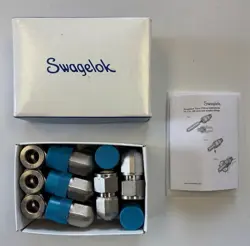 BOX OF (10) SWAGELOK SS-810-2-8 STAINLESS STEEL TUBE FITTING MALE ELBOW 1/2 NPT