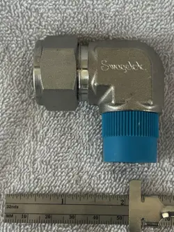 SWAGELOK SS-1210-2-8 STAINLESS STEEL STEEL  3/4” TUBE FITTING 90 ELBOW 1/2” MNPT