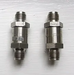LOT 2 SWAGELOK NUPRO  1/4 CHECK VALVE SS-4C-10