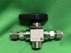 SWAGELOK 3 PIECE WAY BALL VALVE PEEK 3/8 TUBE FITTING X 1/4 FNPT SS-H83XPS6