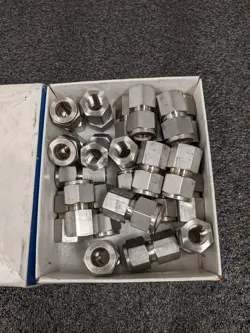 SS-810-7-4 STAINLESS 1/2”