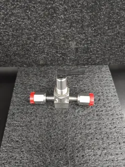 SWAGELOK SS-4BKT-V51 TOGGLE