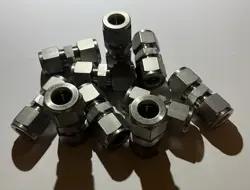 SS-810-6 UNIONS 1/2”