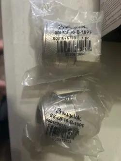 BOX OF 2 SWAGELOK SS-QF16-B-16PF FULL FLOW QUICK CONNECT BODY