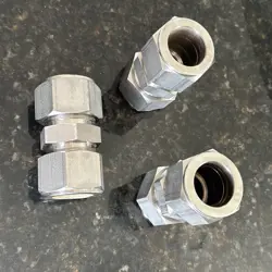 3 X SWAGELOK S316 SS UNION ADAPTER, 1-1/4