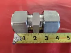 SWAGELOK UNION TUBING FITTING, 1 1/4