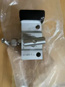 SWAGELOK,  SS-V2BF8-FL-G VALVE  MANIFOLD
