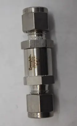 SWAGELOK SS-CHS4-10 STAINLESS STEEL POPPET CHECK VALVE 1/4