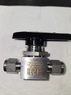 BALL VALVE 40 SERIES SWAGELOK 2 WAY 1/4 OD TUBE MODEL SS-43GS4
