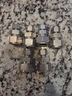5 SWAGELOK SS-1210-6-6, REDUCING UNION FITTING 3/4” X 3/8” STAINLESS STEEL