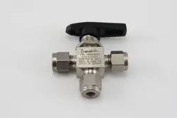BALL VALVE, 3 WAY, SWAGELOK/WHITEY SS-42XS4, STAINLESS STEEL, 2500 PSI