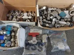 LOT OF SWAGELOK AND MISC BRANDS TUBE FITTINGS & ADAPTERS